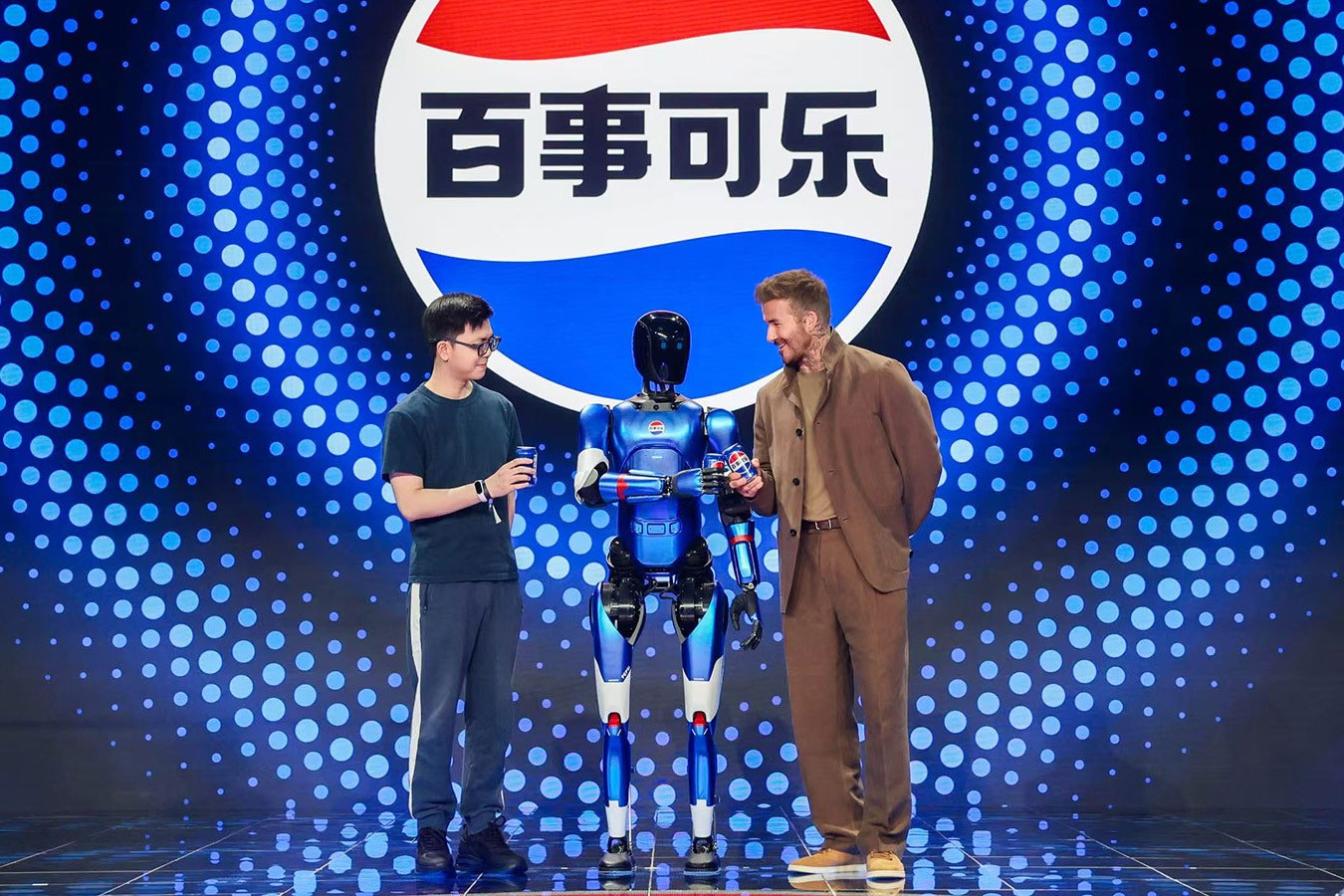 milan米兰机器人携手百事中国共创“百事蓝宝” 共燃渴望新章